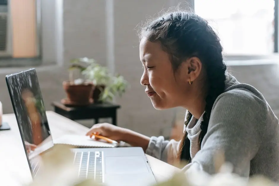 alt murid les privat online menggunakan laptop di Muarabeliti
